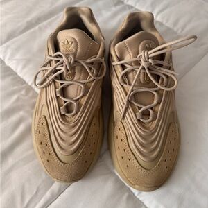 Adidas OZELIA Originals Shoes Sneakers in beige NO BOX MEN SIZE 5.5